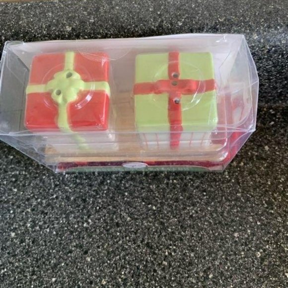 Core Kitchen Ceramic Present salt and pepper shakers on a sled - Picture 6 of 7